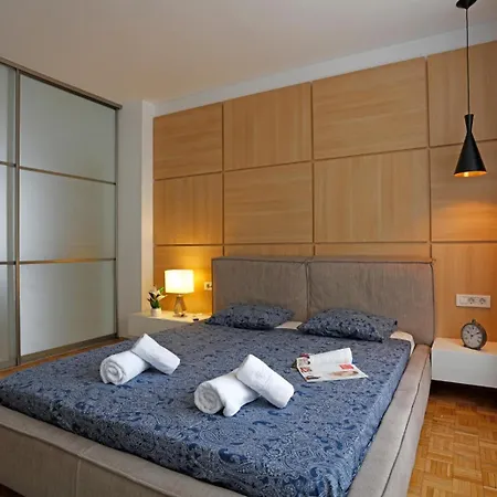 2 Bdrm Lovely דירה בוקרשט