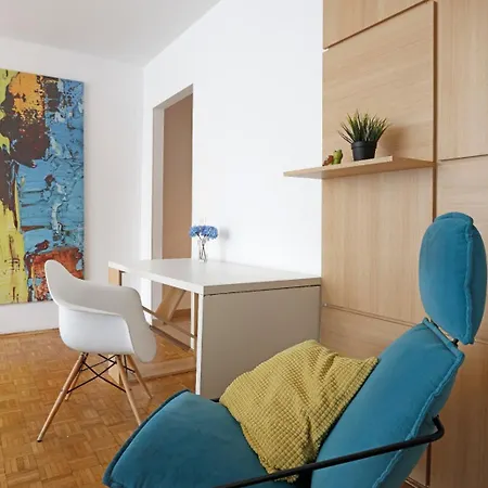2 Bdrm Lovely Apartment *